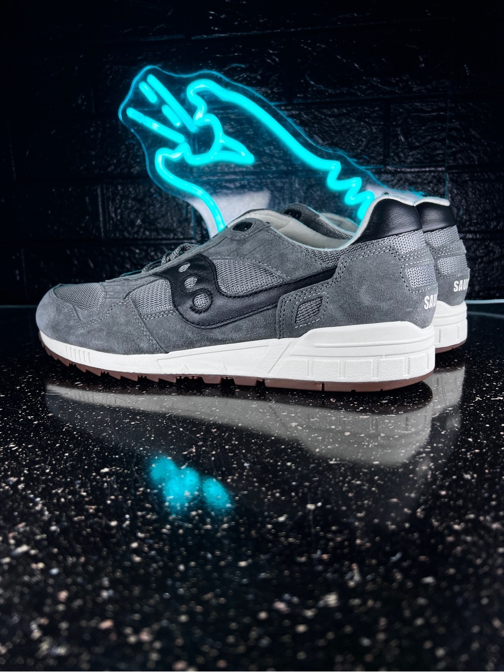 Saucony Shadow 5000 Men’s Walking Suede Gum Sole Shoes Sneakers Grey NEW - 12 - Picture 3 of 5